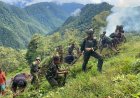 Satgas Yonif 613/Raja Alam dan Warga Balinggup Gotong Royong Bersihkan Kampung, Pererat Kebersamaan di Puncak Jaya
