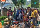 Hangatnya Kebersamaan, Satgas Yonif 721/Makkasau Dekat dengan Warga Dokome