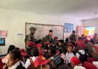 Tingkatkan Semangat Belajar, Satgas Yonif 527/BY Salurkan Bantuan untuk Pelajar di SD Inpres Kampung Pruleme